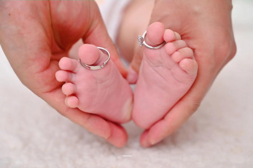 神木怀孕肚子一边高一边低